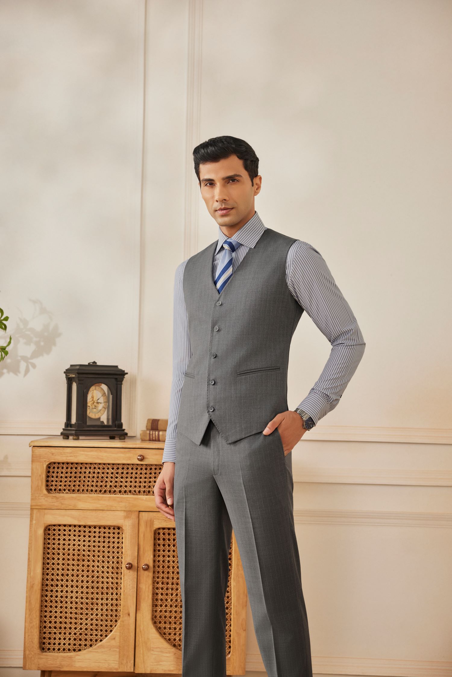 AW'26 premium Suiting Range Rover by Anecdote